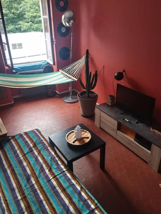 1 Apartment *